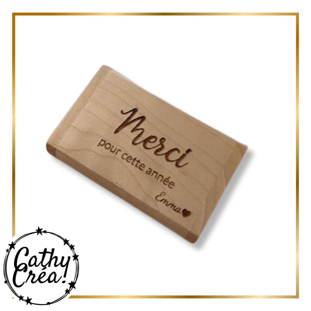 Clé USB en bois gravée et son coffret