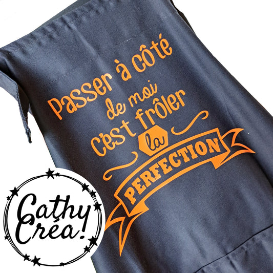Passer à côté de moi, c'est frôler la perfection - Tablier
