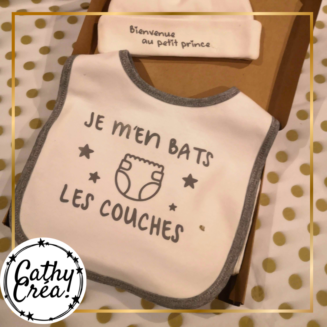 Bavoir bĂ©bĂ© personnalisĂ© dans coffret cadeau naissance â Cathy CrĂ©a Remicourt