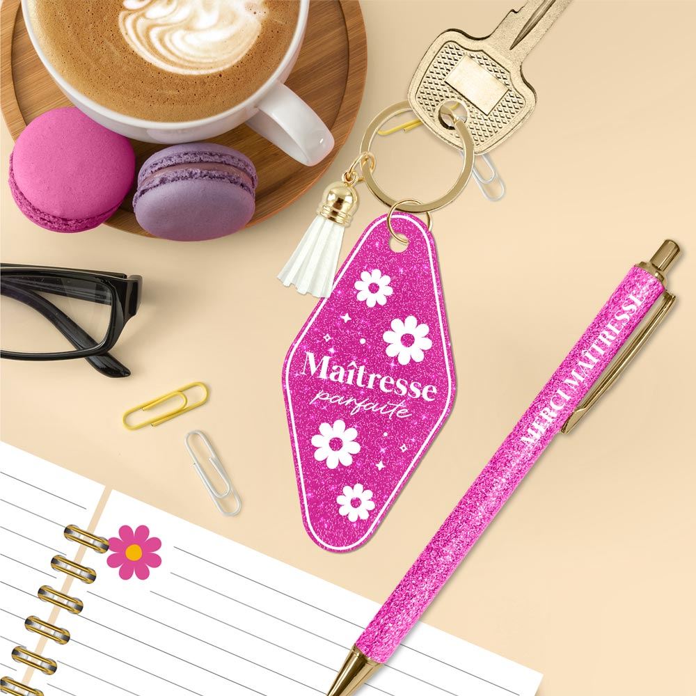 💖 Duo pailleté – Porte-clés & stylo “Maîtresse pailletée” ✏️✨