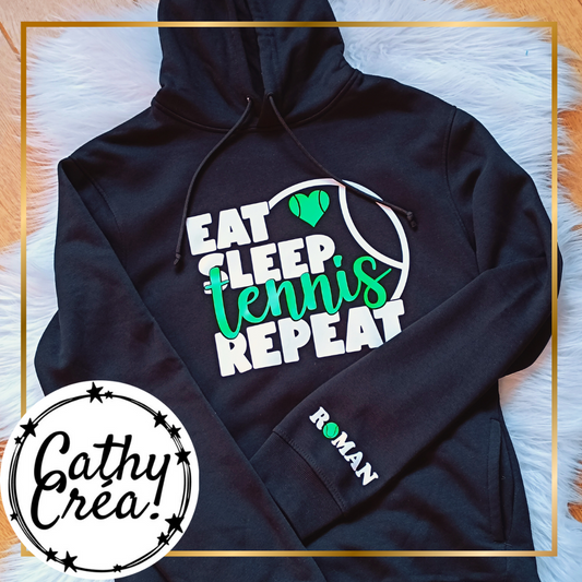 Sweat à capuche noir personnalisé Eat Sleep Tennis Repeat avec prénom – CathyCréa