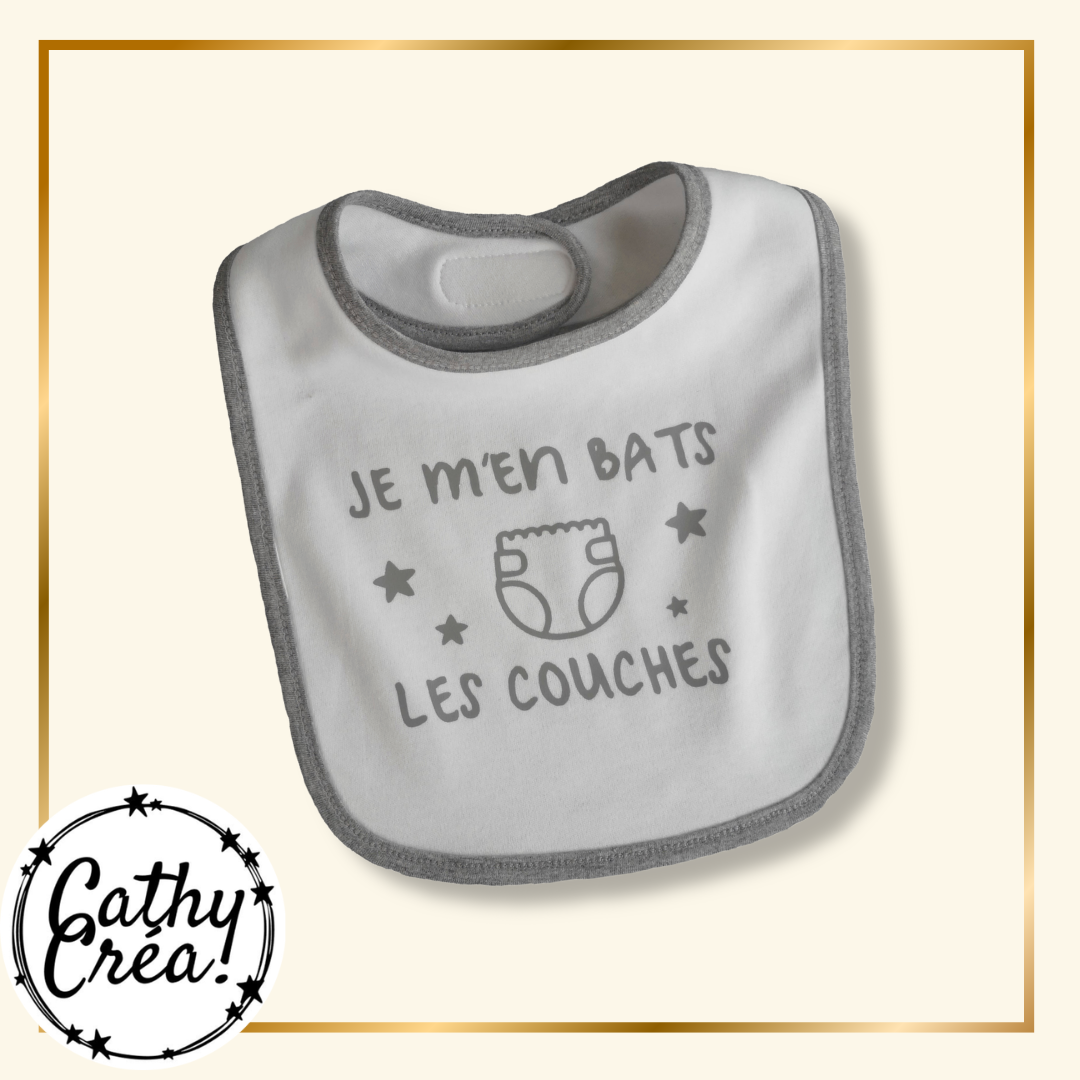 Bavoir bébé humour Je m'en bats les couches – bordure grise Cathy Créa Belgique