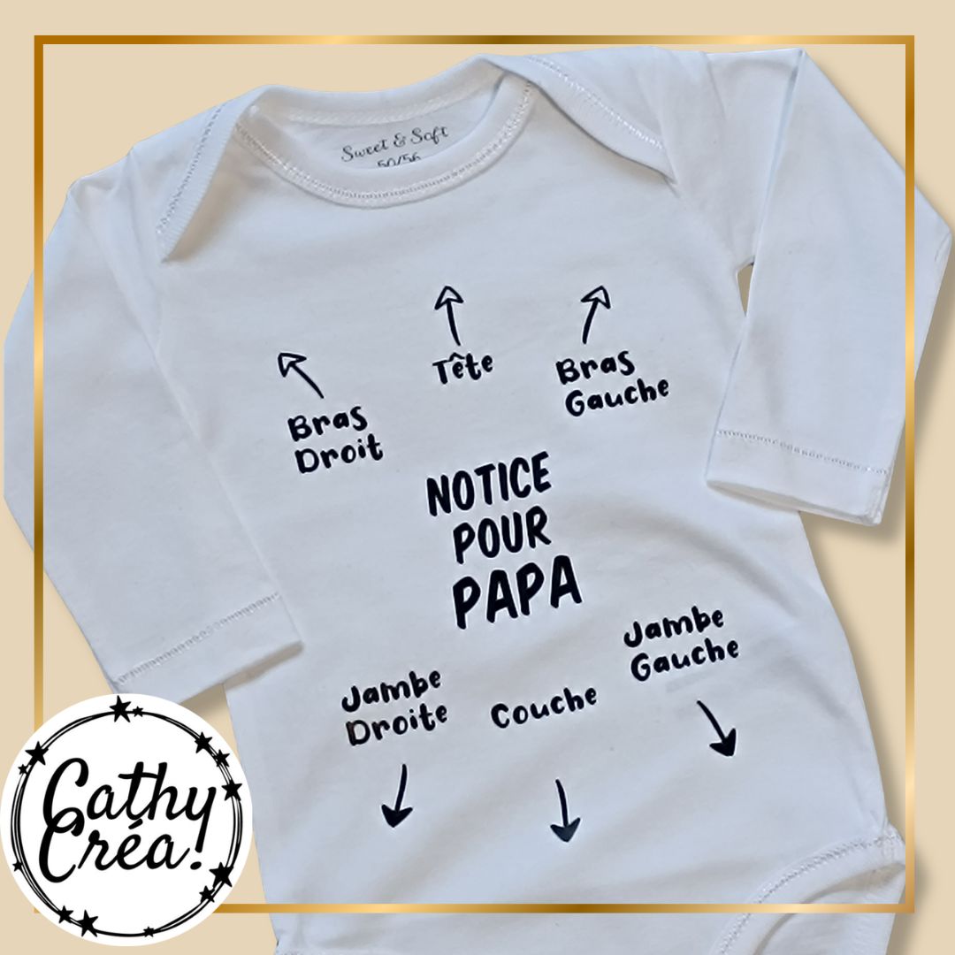 Bébé portant un body personnalisé – cadeau naissance original Belgique