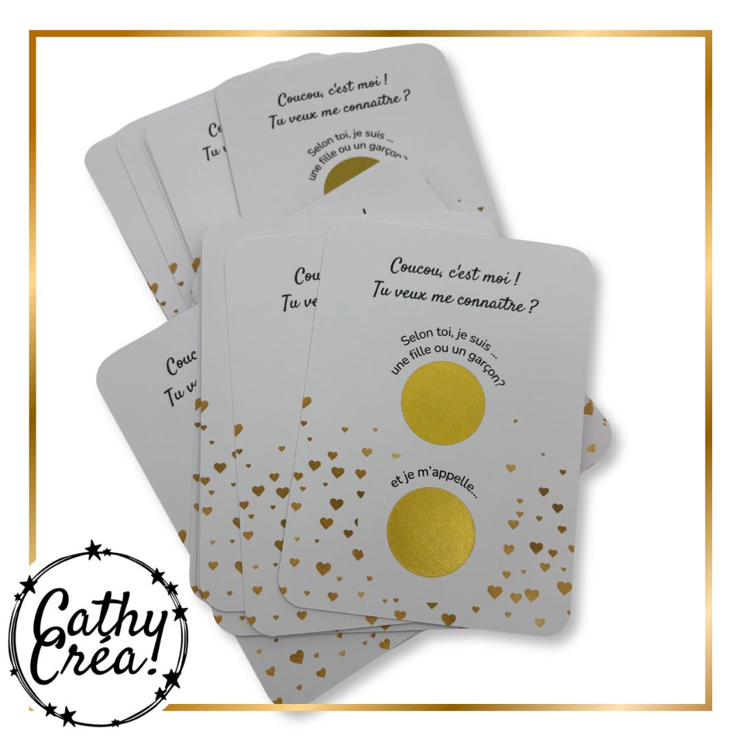 Détail du design cœurs dorés sur les cartes à gratter naissance