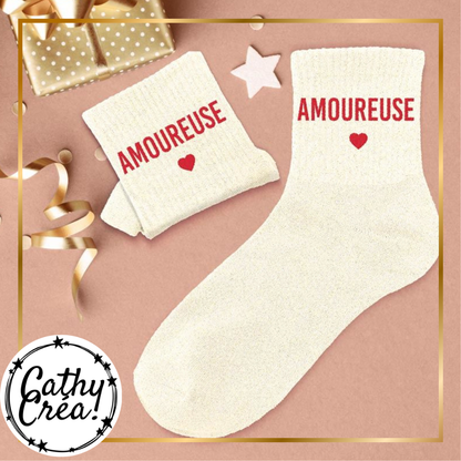 Chaussettes à paillettes blanches avec inscription Amoureuse et cœur rouge – cadeau original femme
