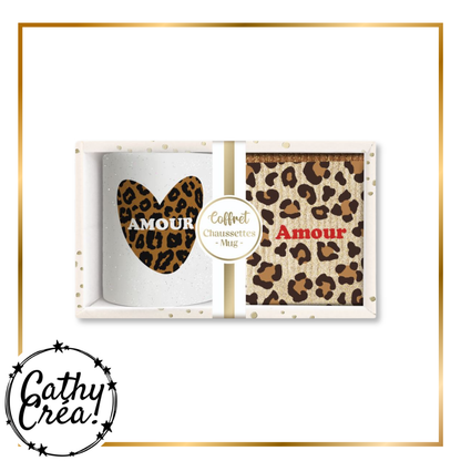 Coffret mug et chaussettes léopard à paillettes Amour dans sa boîte cadeau crème et dorée