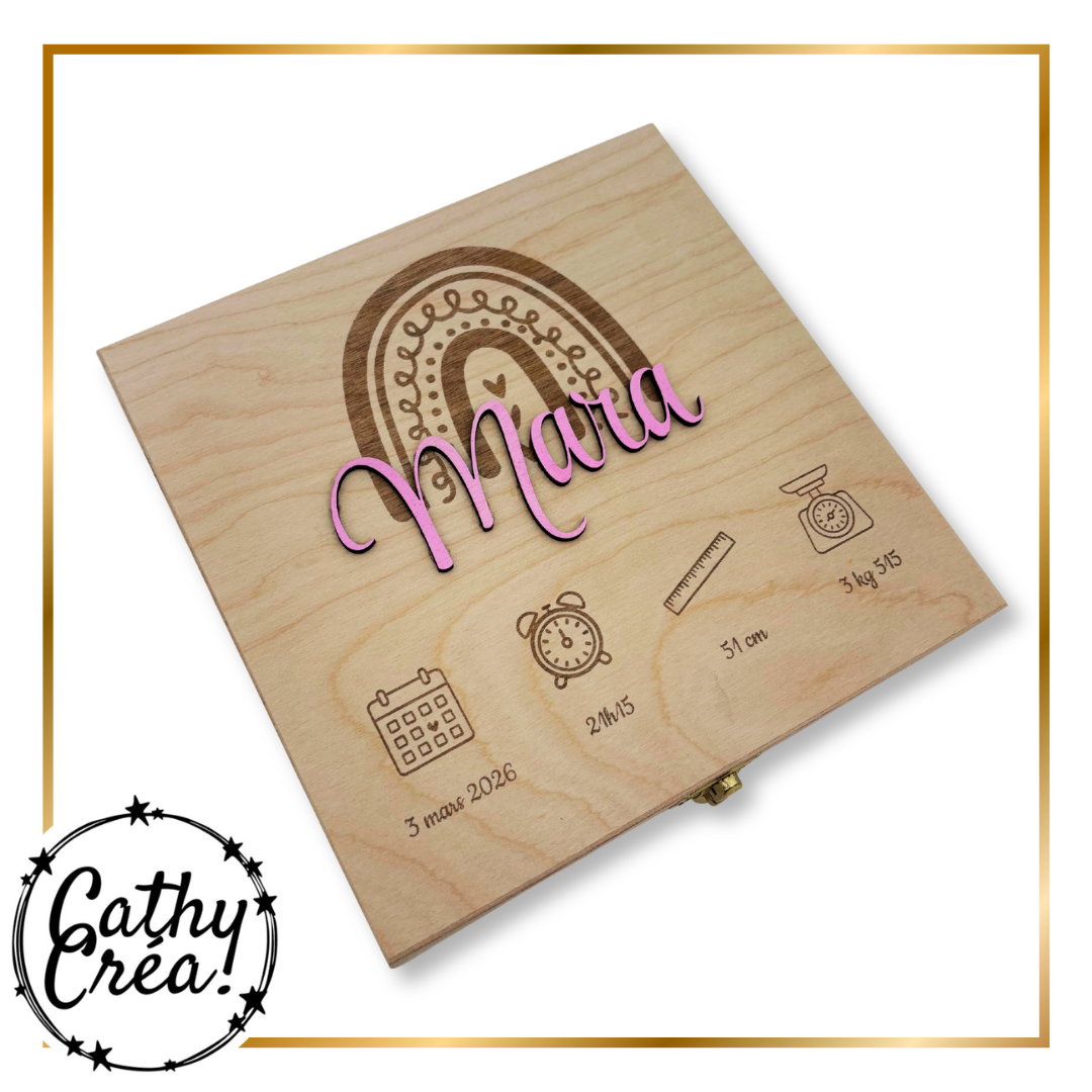 Coffret en bois personnalisé avec prénom et arc-en-ciel gravé, souvenir de naissance