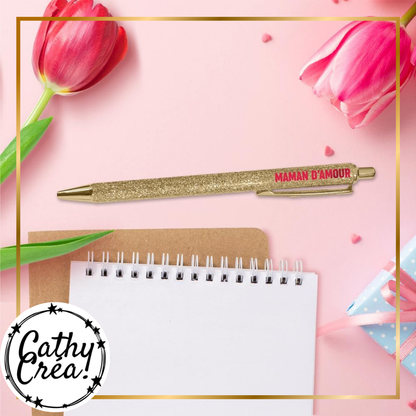 Stylo paillettes Maman d'amour posé avec carnet et tulipes – cadeau fête des mères original