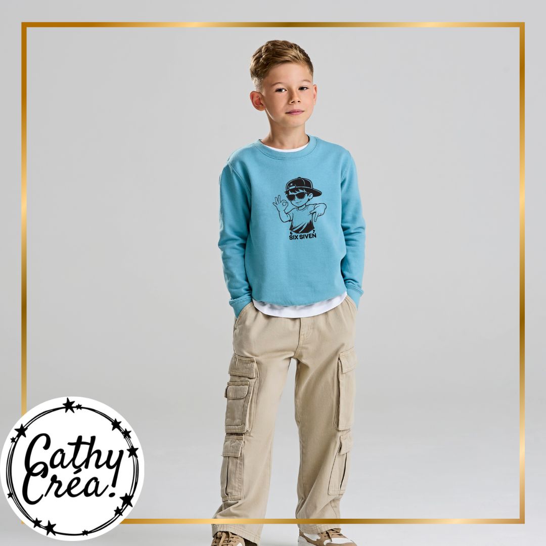 Sweat enfant personnalisé présenté comme cadeau – Cathy Créa Belgique