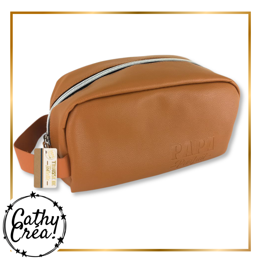 rousse de toilette Papa Parfait similicuir camel – détail embossage et fermeture zip