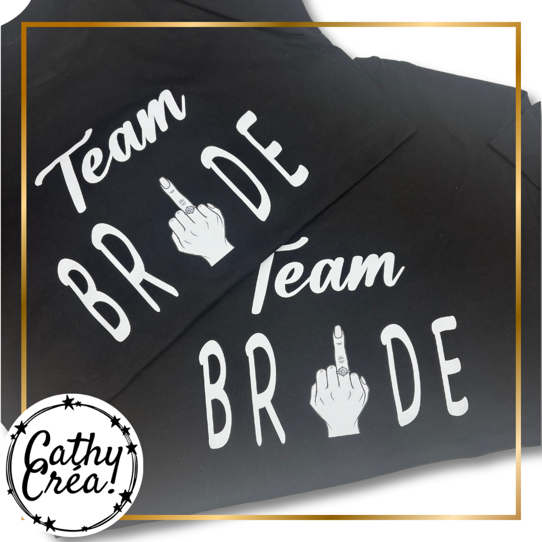 Deux t-shirts noirs Team Bride avec motif main et bague, EVJF